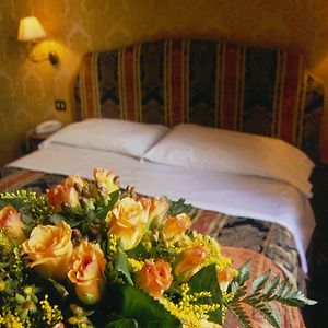 Basic Kamer met een King Size Bed